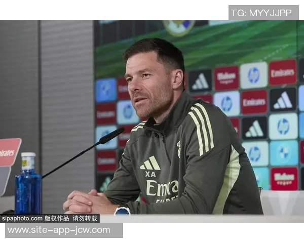 阿斯：皇马右后卫遭遇伤病危机，阿隆索或将征调卡斯蒂亚小将